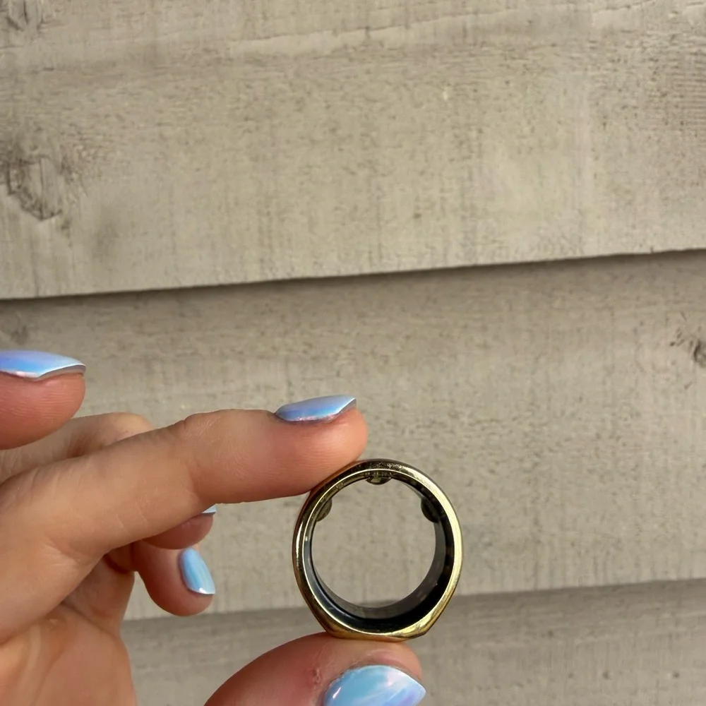 Oura Gold Tone Smart Ring - Polished Metallic Finish